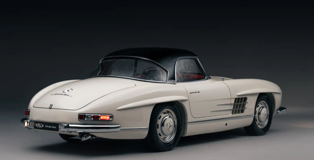 Mercedes-Benz 300 SL 1963 року: легендарний родстер продається за 2 мільйони доларів 2