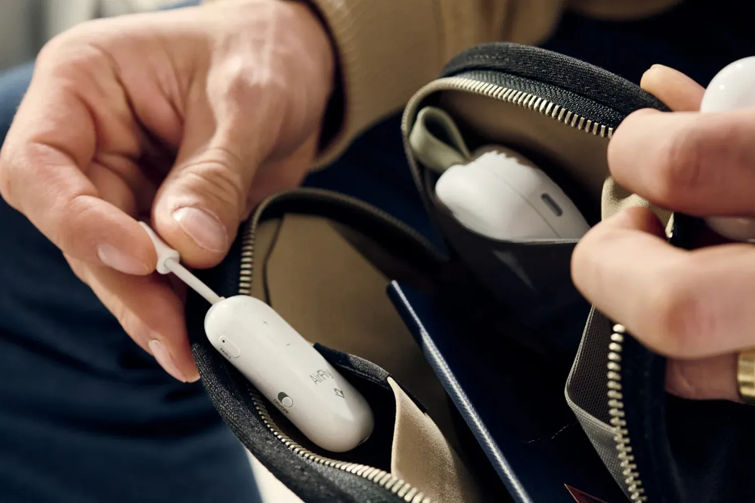 Передовий AirFly Pro 2 від Twelve South: Найкраща ціна до літніх подорожей Революція в подорожах: Штучний інтелект та Технології майбутнього вже тут! AirFly Pro 2 від Twelve South – це прорив, якого ви чекали!