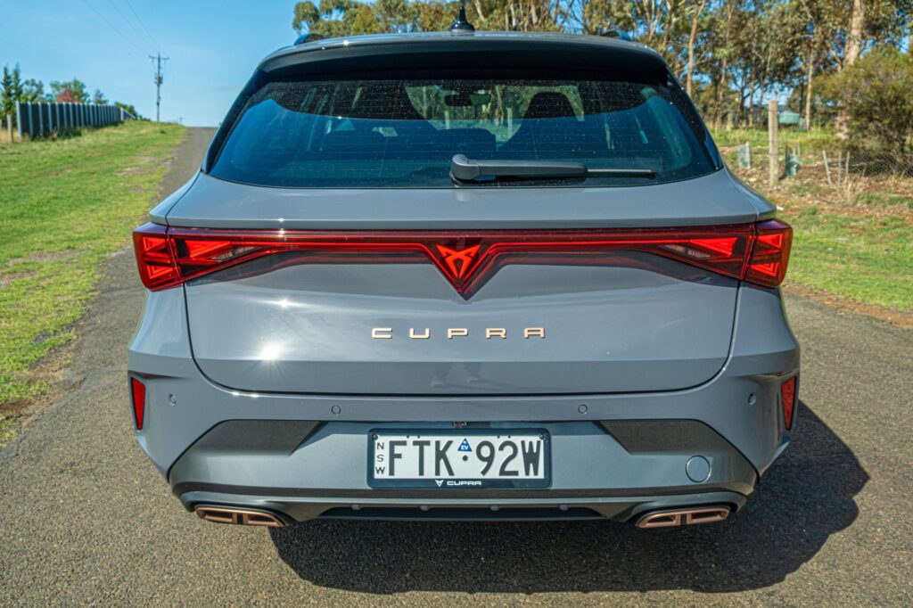 Cupra Leon Sportourer 2026: кузов вражає, гібрид розчаровує 2