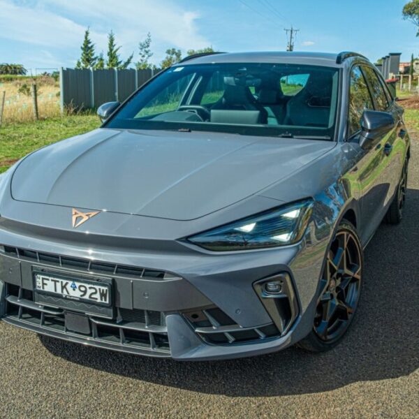 Cupra Leon Sportourer 2026: кузов вражає, гібрид розчаровує