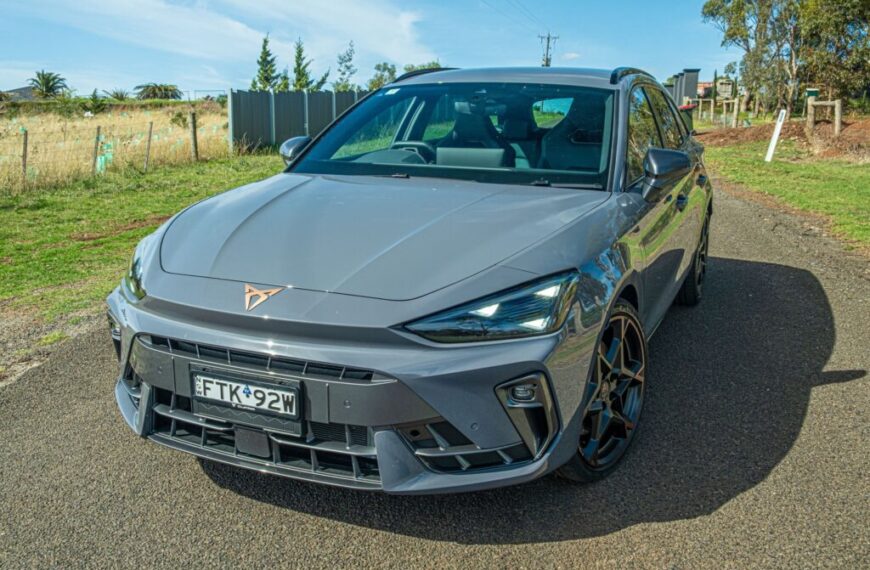 Cupra Leon Sportourer 2026: кузов вражає, гібрид розчаровує