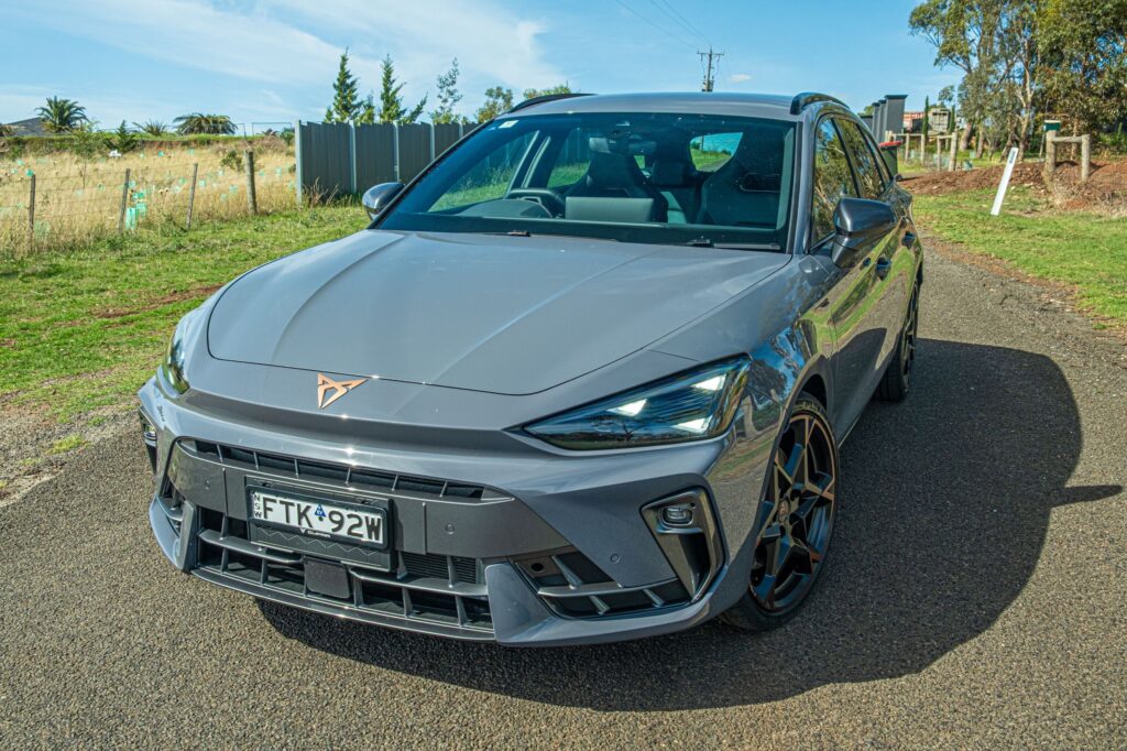 Cupra Leon Sportourer 2026: кузов вражає, гібрид розчаровує 1