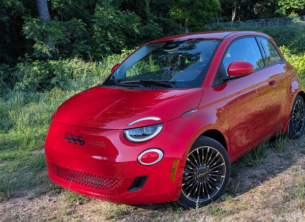 Fiat 500e 2024: Недоліки електричного бестселера, які шокують