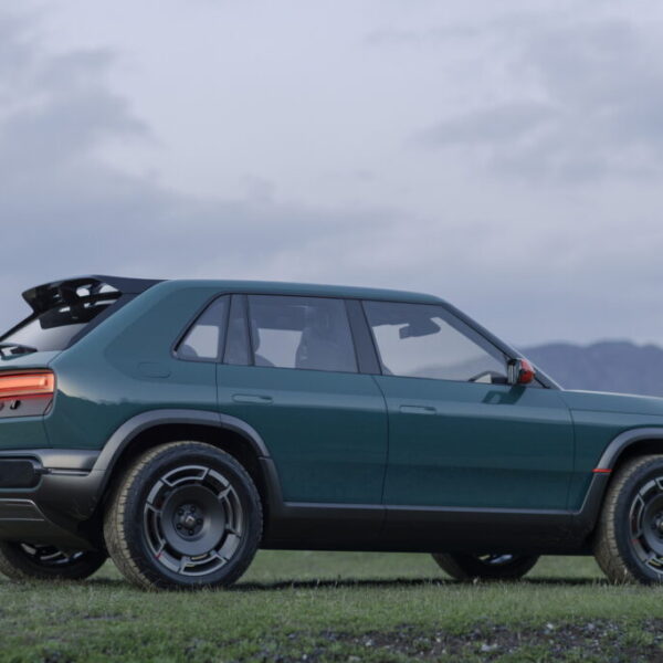 Rivian готує доступний електромобіль: можлива модель R2X і пікап