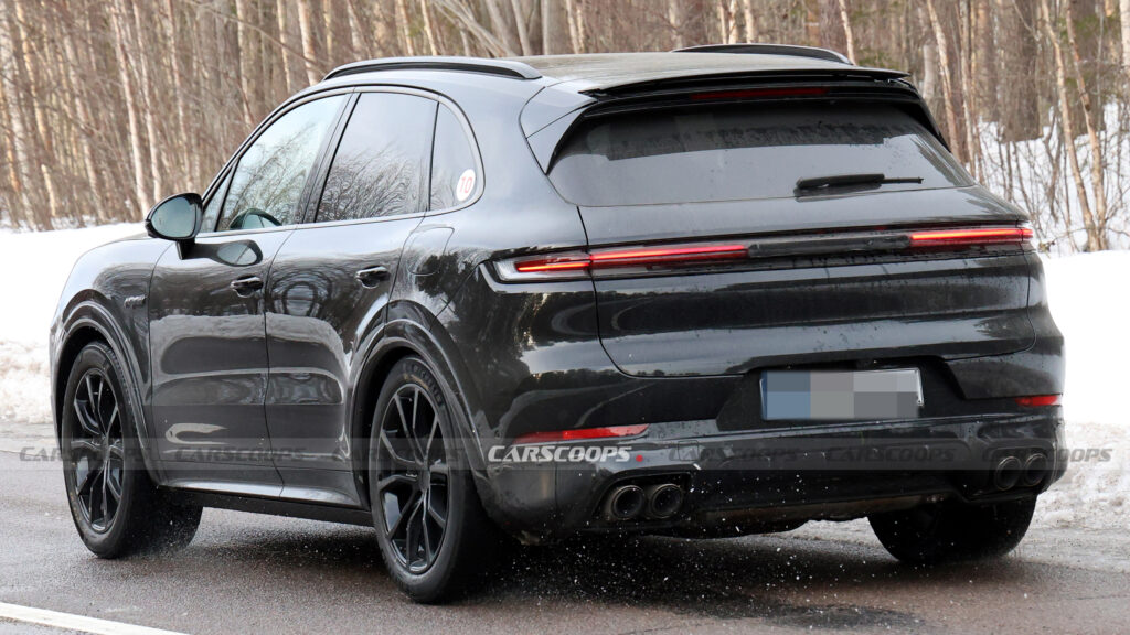 Cayenne тримає оборону: бензиновий Porsche не здається електричному майбутньому 2