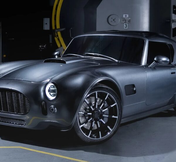 AC Cobra: 730 коней проти двох Porsche 911 – новий&hellip;