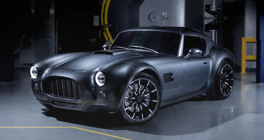 AC Cobra: 730 коней проти двох Porsche 911 - новий звір на дорогах 1