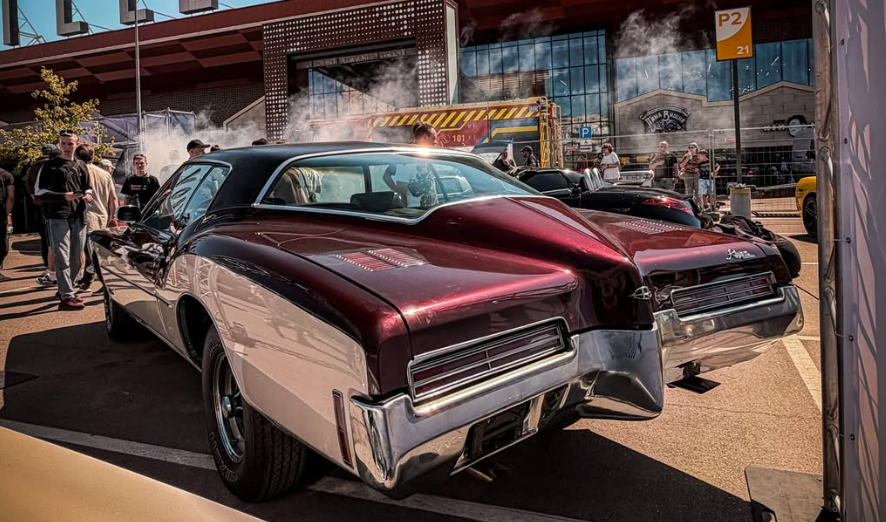 Легендарний Buick Riviera 1971 року вперше помічений на українських дорогах 3