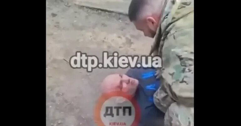 Шок: Свавілля перед строєм! Бійця били ногою в лице. 4