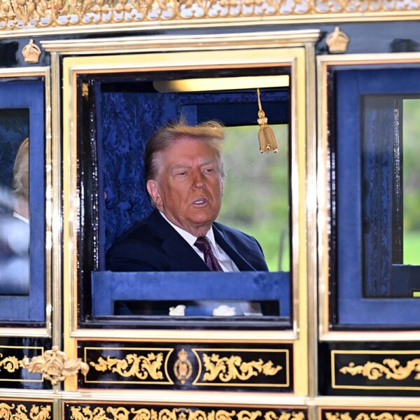 Світовий розкол: Трамп руйнує Захід, поки лідери таємно домовляються!