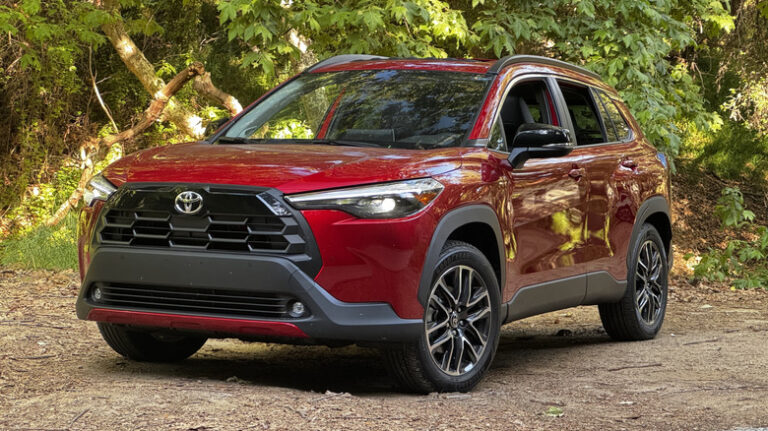 Toyota Corolla Cross 2026: гібрид – це розумний вибір 20