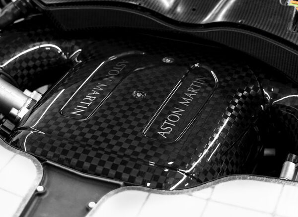 Aston Martin відкликає 7 Valkyrie: загроза пожежі через гальма