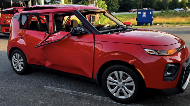 Kia Soul вибухнула: причина - стиснене повітря та недопалок 1 Kia Soul вибухнула: причина - стиснене повітря та недопалок 1