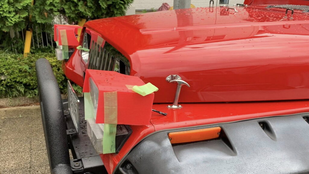 Японський автовинахідник "обдурив" закон про фари, заховавши їх у коробки 2
