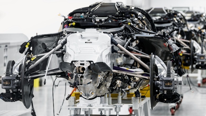 Aston Martin відкликає 7 Valkyrie: загроза пожежі через гальма 2