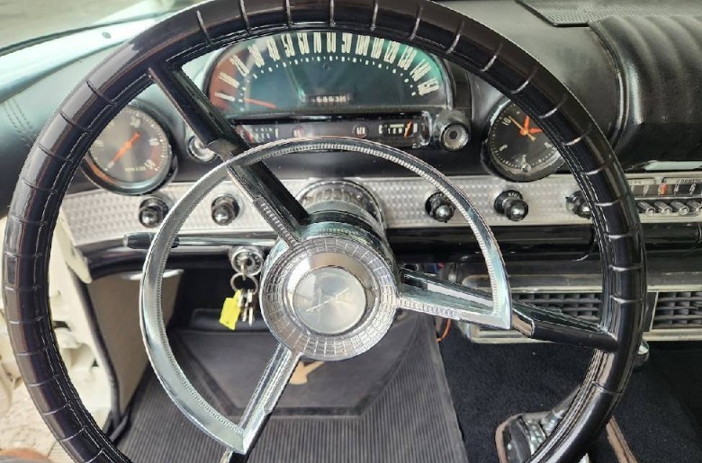 Ford Thunderbird 1956: Класичний кабріолет за копійки чи пастка для колекціонера 3