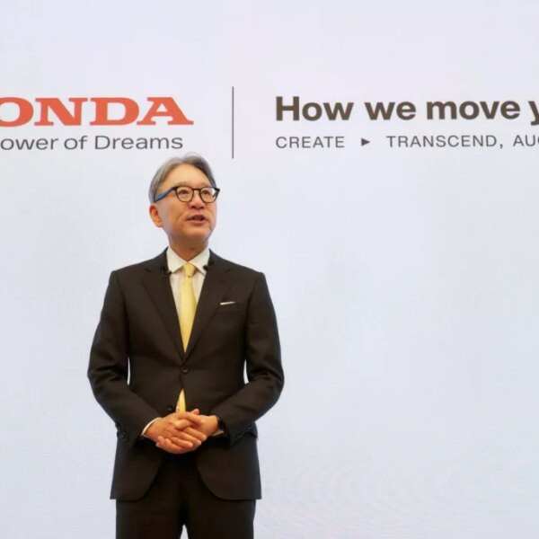 Бомба Новини 30 Honda: Збитки від електромобілів призвели до спроби зміни керівництва