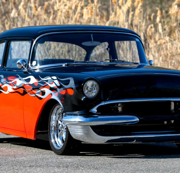 Легендарний Pontiac Chieftain 1955: V8 без пощади повернувся