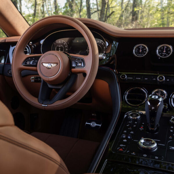 Бомба Новини 13 Bentley на мільйони: вісім машин з заводу поїхали з браком
