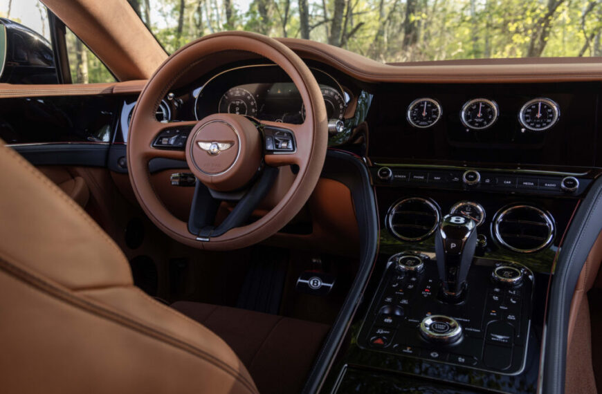 Бомба Новини 52 Bentley на мільйони: вісім машин з заводу поїхали з браком