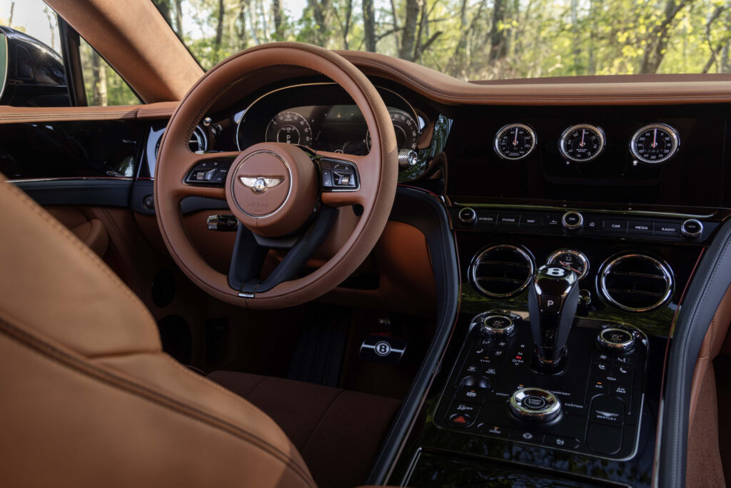 Бомба Новини 2 Bentley на мільйони: вісім машин з заводу поїхали з браком