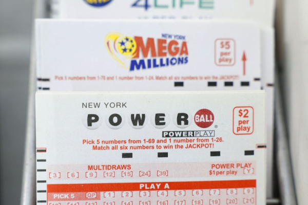 Квиток Powerball на $50 000 місяцями забували у вантажівці переможця