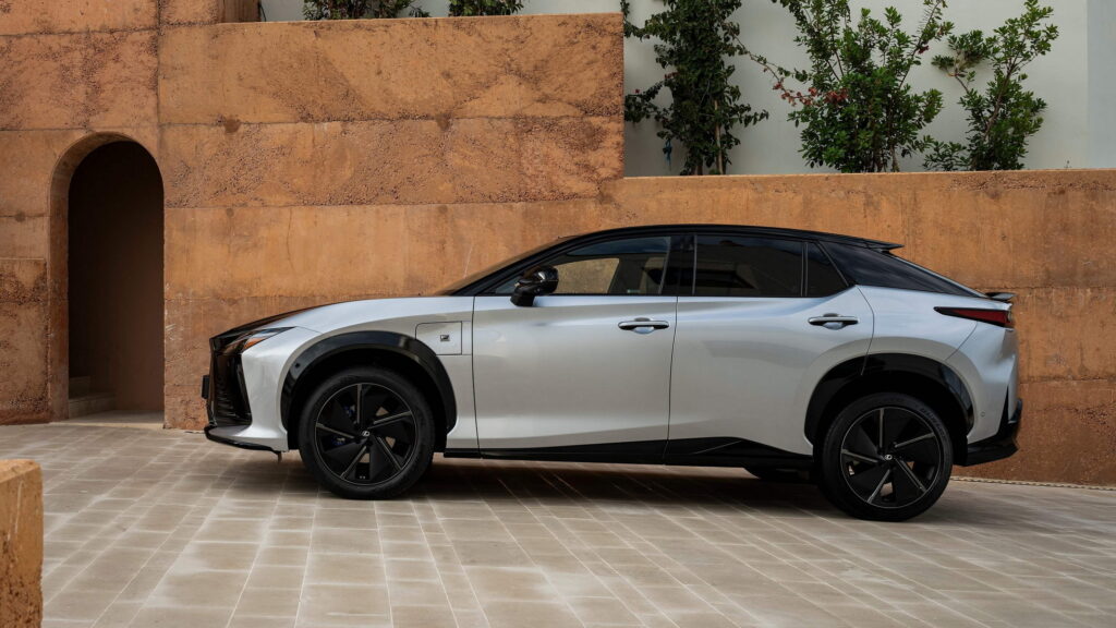 Toyota та Subaru відкликають 21 тисячу авто: збій пам'яті вимкне колеса 3