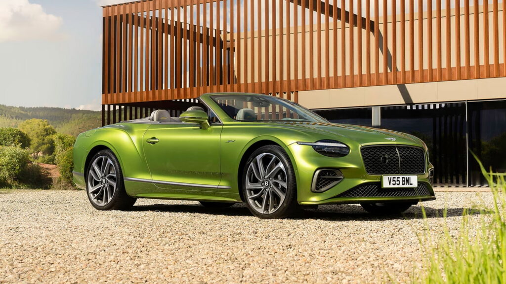 Bentley на мільйони: вісім машин з заводу поїхали з браком 2