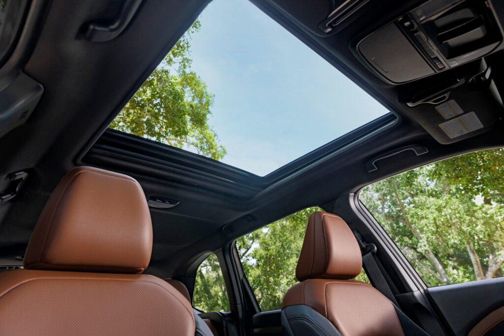 Subaru Forester: люк може відлетіти, виробник попереджає про небезпеку 2