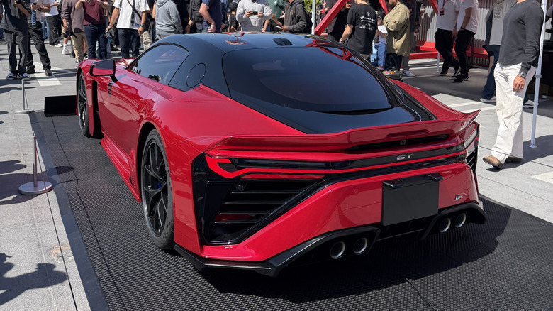 GR GT: Червоний колір підкреслив зухвалу красу спорткара 2