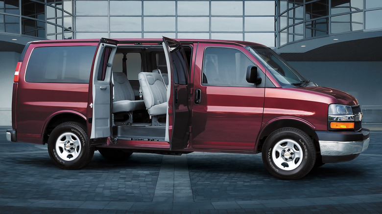 Chevrolet Express 2027: без змін, але ціна зросте 1