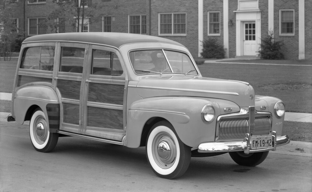 Ford 1941 року знайшли на дні авіаносця часів Другої світової 3