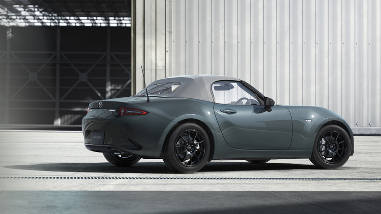 Mazda нарешті продасть зелену Miata ND, але вона ледь зелена 1