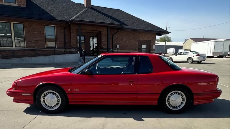 Рідкісний Oldsmobile Troféo 1990 року: вигідна покупка чи сумнівний експонат 1