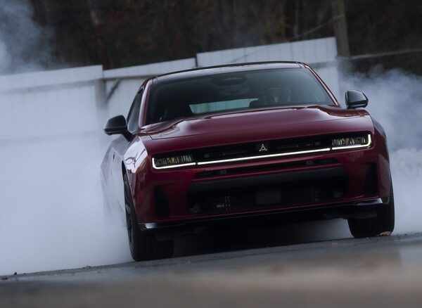 Новий Dodge Charger Hellcat із V8: повернення легенди!