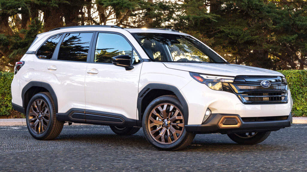 Subaru Forester: люк може відлетіти, виробник попереджає про небезпеку 1