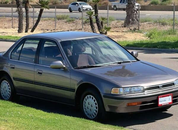 1992 Honda Accord LX: чи вартий $4999 своїх грошей