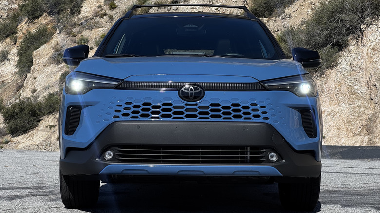 Toyota Corolla Cross 2026: гібрид – це розумний вибір 4
