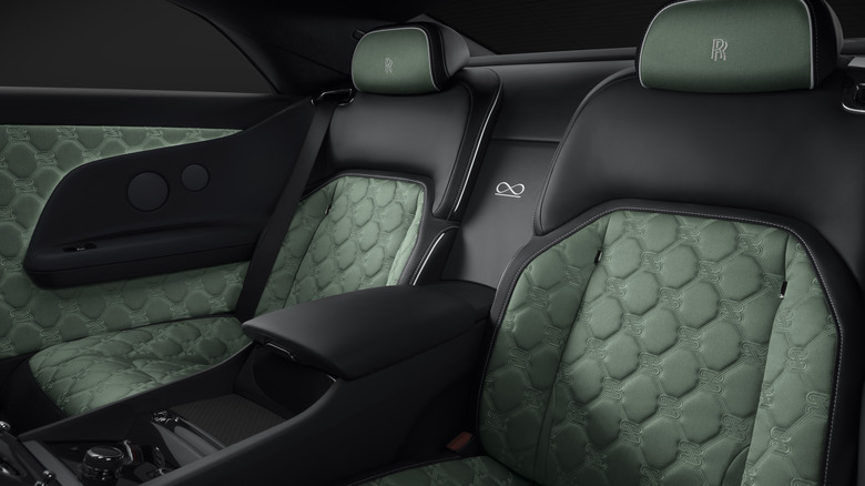 Rolls-Royce Spectre II: більше потужності, але головне – новий годинник та абсурдний тюнінг 4