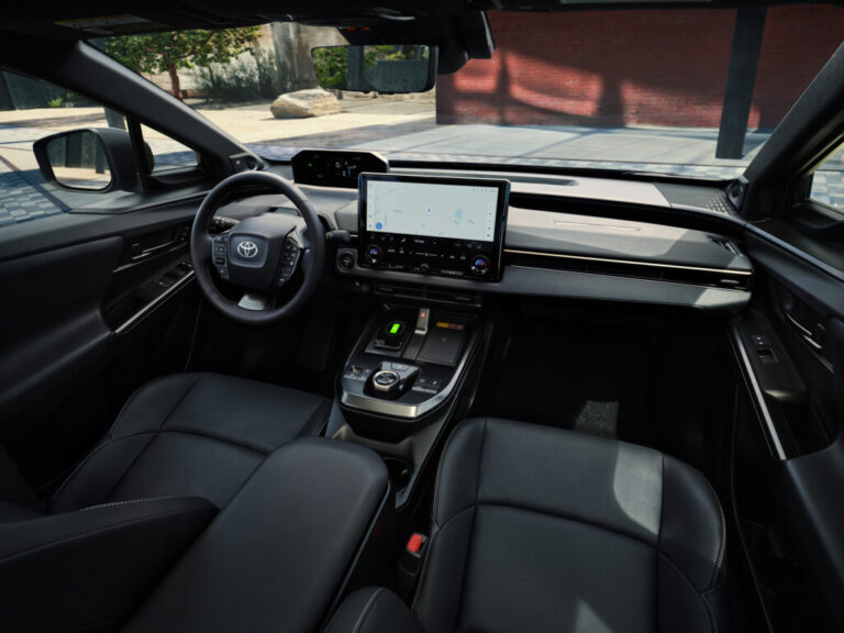 Toyota та Subaru відкликають 21 тисячу авто: збій пам'яті вимкне колеса 20