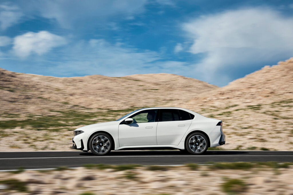 BMW i3: нова "перша серія" з потужністю 463 к.с. вже замовляється 2