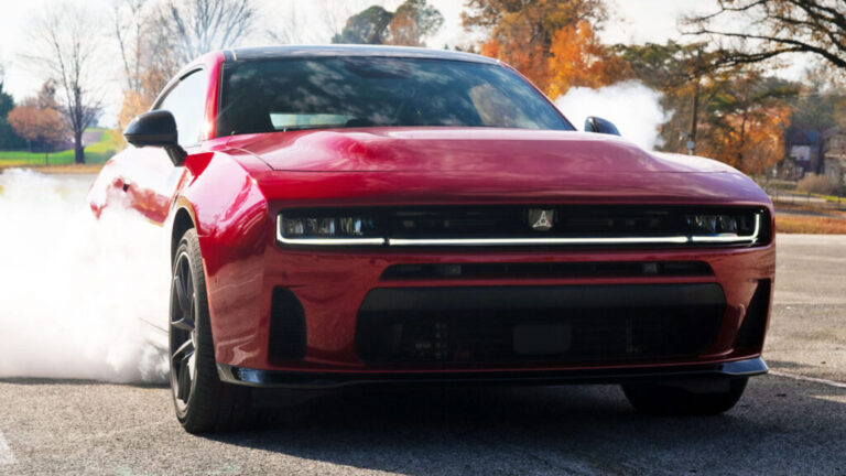 Dodge Charger: з Америки до Європи, або як подолати небажання покупців 6 Dodge Charger: з Америки до Європи, або як подолати небажання покупців 6