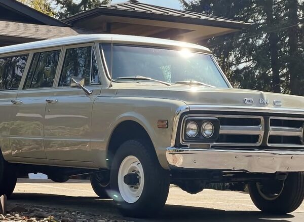 Бомба Новини 25 GMC Suburban 1972: доступний ресто-мод для українців?