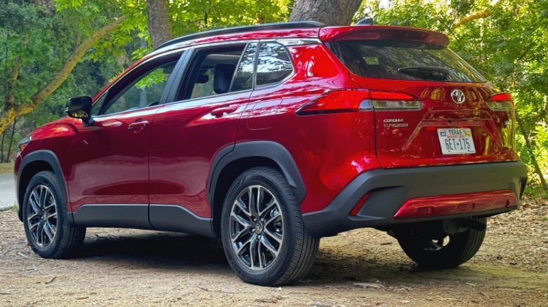 Toyota Corolla Cross 2026: гібрид – це розумний вибір 9
