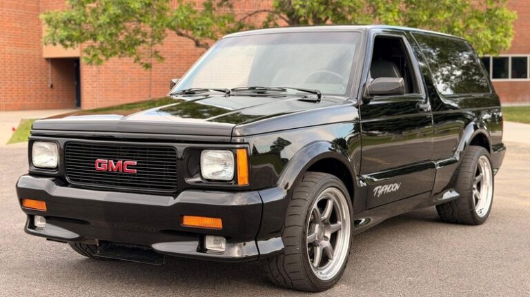 GMC Typhoon 1993: 682 "коня" під капотом кидають виклик Durango Hellcat 5 GMC Typhoon 1993: 682 "коня" під капотом кидають виклик Durango Hellcat 5