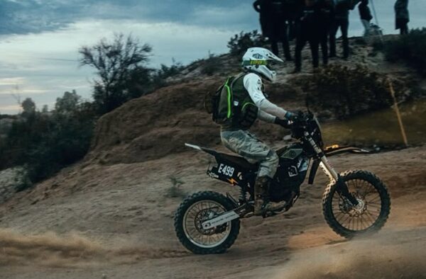 Бомба Новини 16 Desert e-bike race ‘the perfect’ place to test military-vehicle AI