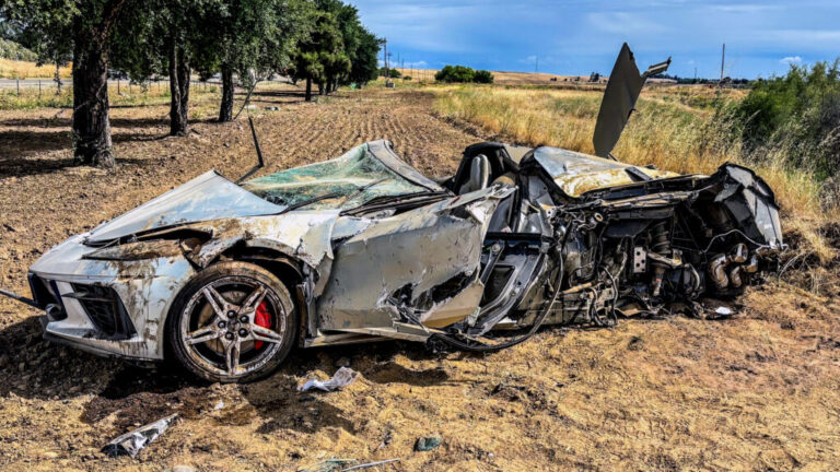 Corvette C8 розбився: водій дивом уникнув смерті 13