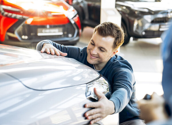 Бомба Новини 30 Carvana захопила дилерів Stellantis: тепер продає й нові авто