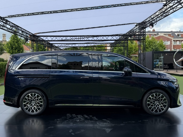 Mercedes VLE 2028: Новий люксовий шедевр, що перевершив очікування 2