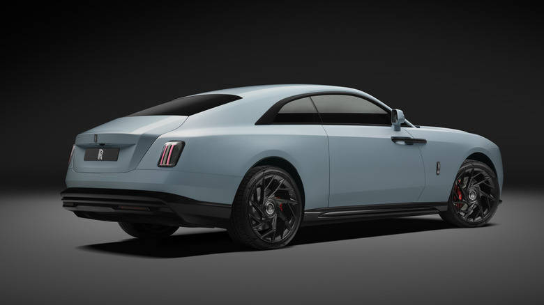 Бомба Новини 4 Rolls-Royce Spectre II: більше потужності, але головне – новий годинник та абсурдний тюнінг